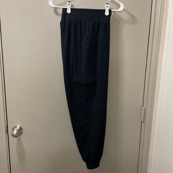 Like NEW AnyBody Cozy Knit Cargo Joggers - Picture 3 of 6